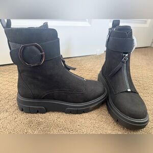 New DKNY Women's size 7 Laina Ankle Boot Black Lug Sole chunky moto shoe buckle